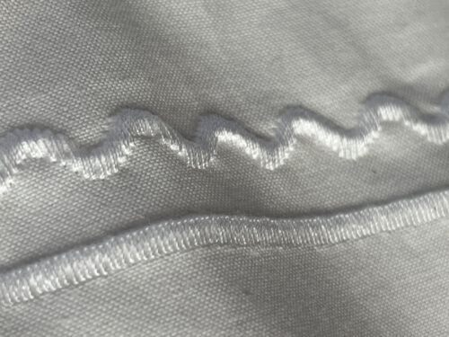 Biały haftowany obrus zamówisz na każdy wymiar, od 50 zł/szt.