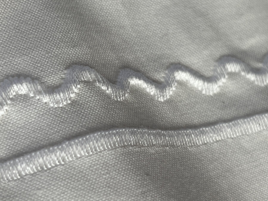 Biały haftowany obrus zamówisz na każdy wymiar, od 50 zł/szt.