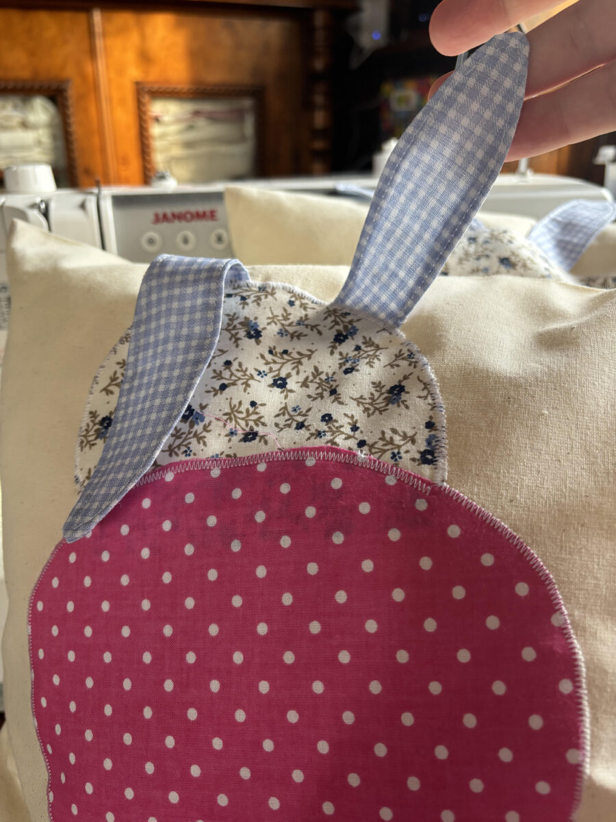 Poduchy z uszami – zostały ostatnie egzemplarze z tych wzorów