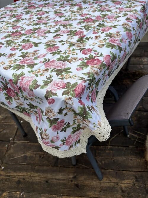 Płócienne obrusy – eleganckie, modne i niedrogie